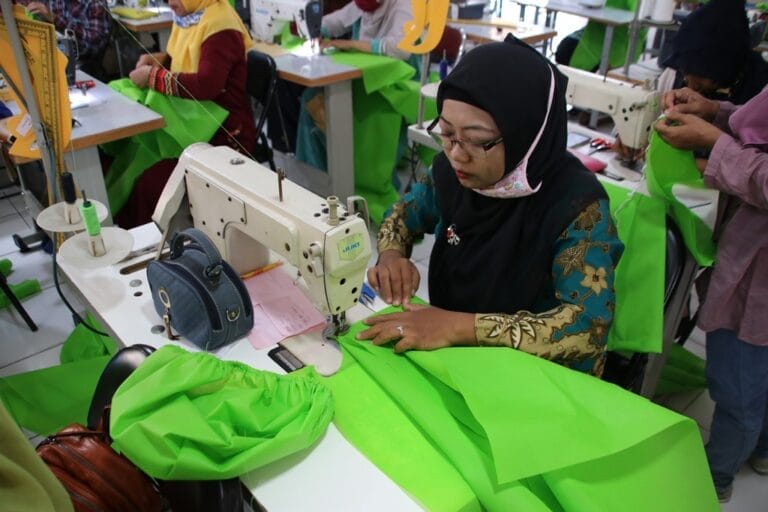 Dari Konsep Hingga Proses Produksi Fashion Muslim yang Efisien